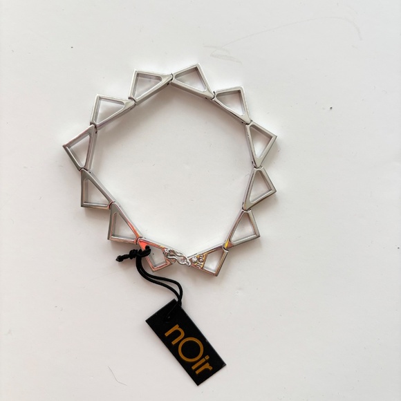 Noir NYC rooftops clasp bracelet - Picture 4 of 5